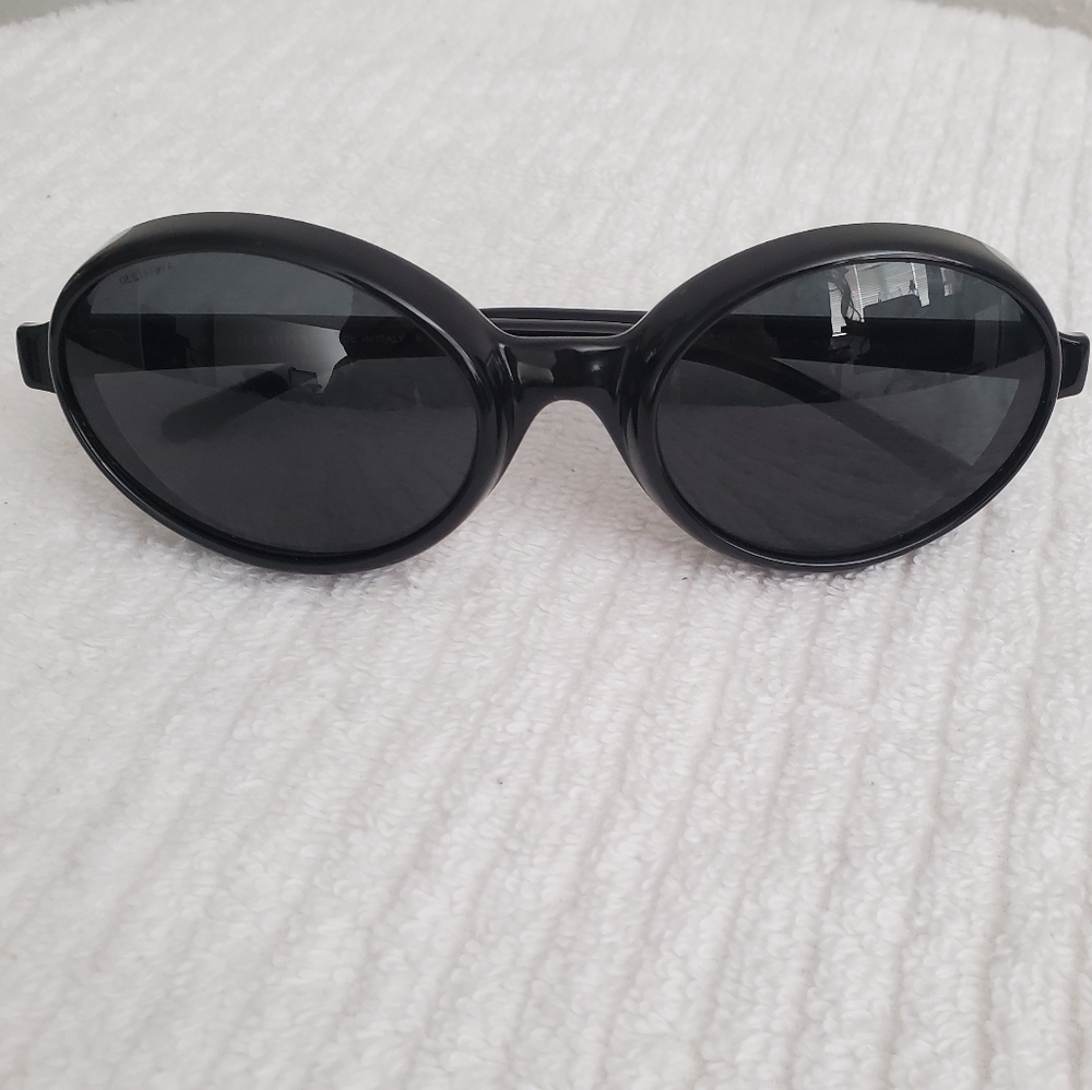 Authentic Burberry Black Oval Polarized B4141 3001/87 54-21-135 Sunglasses